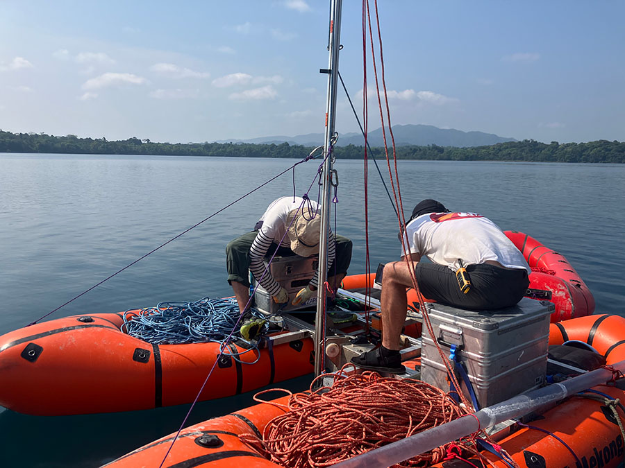 Carottage réussi au lac de Lachua au Guatemala
